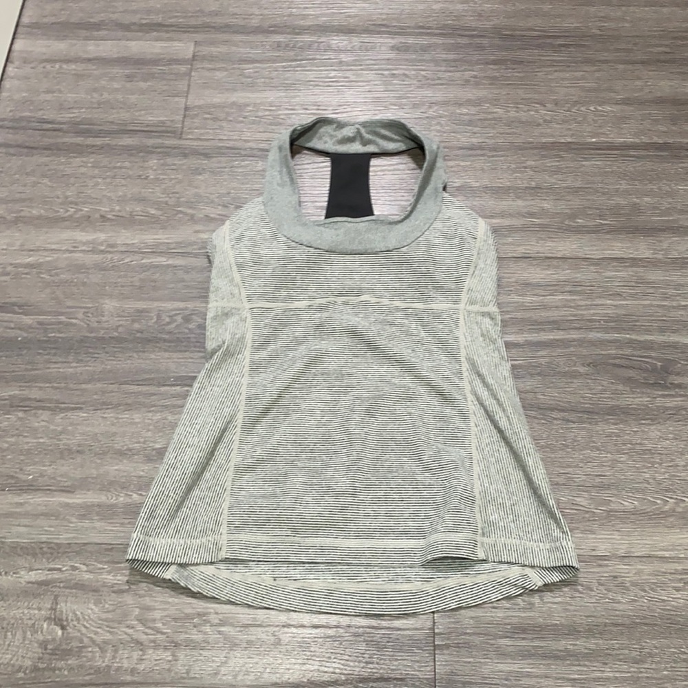 Lululemon Size 6 Women's Athletic Halter Tank Top Shirt Striped Design.